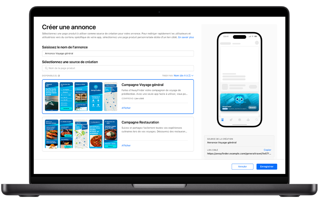 Un MacBook est ouvert sur la page de création d’annonces de l’onglet Aujourd’hui d’Apple Ads, avec deux pages produit personnalisées disponibles. Le titre de l’annonce de l’onglet Aujourd’hui qui est créée est « Annonce Voyage général » et une page produit personnalisée « Campagne Voyage général » est sélectionnée. Dans l’angle supérieur droit, un aperçu de l’annonce est affiché, avec l’icône, le nom et le sous-titre de l’app, et des éléments de la page produit personnalisée en arrière-plan.