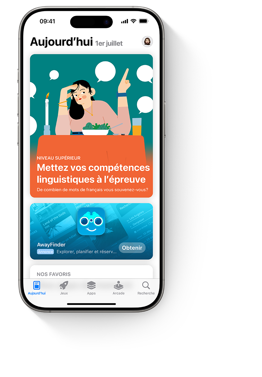 Quatre iPhone, chacun présentant une annonce différente pour l’app fictive AwayFinder. Le premier iPhone affiche une annonce dans l’onglet Aujourd’hui, le deuxième dans l’onglet Rechercher, le troisième en haut des résultats de recherche et le quatrième en bas d’une page produit.