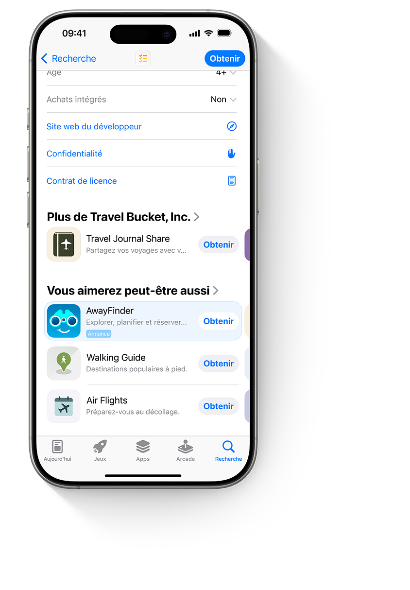 Quatre iPhone, chacun présentant une annonce différente pour l’app fictive AwayFinder. Le premier iPhone affiche une annonce dans l’onglet Aujourd’hui, le deuxième dans l’onglet Rechercher, le troisième en haut des résultats de recherche et le quatrième en bas d’une page produit.