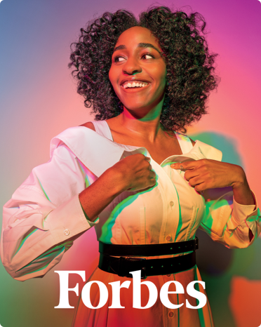 La portada de Forbes con una imagen de la actriz Ayo Edebiri.